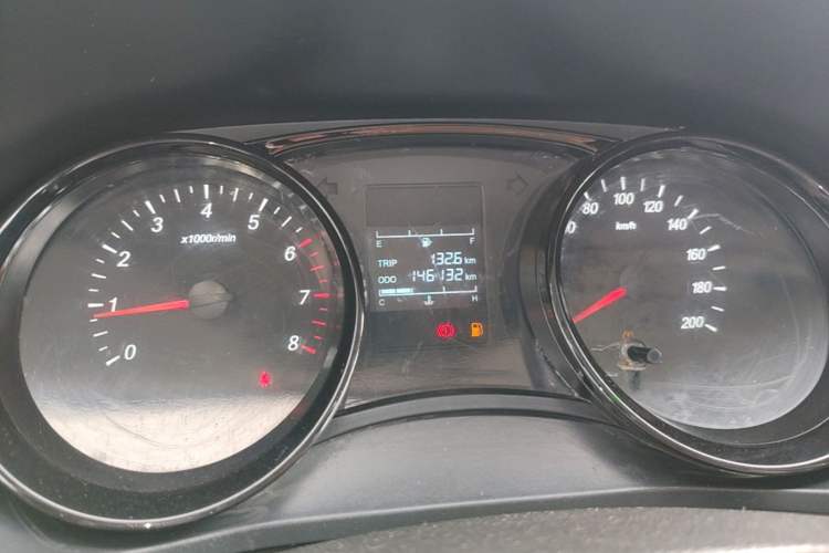 Used Wuling Zhengcheng 2021 1.5T Manual Comfort Version Odometer Close Up