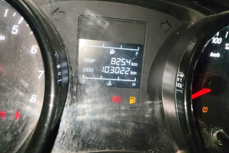Used Wuling Zhengcheng 2021 1.5T Manual Comfort Version Odometer Close Up