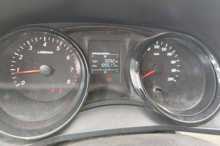Used Wuling Zhengcheng 2021 1.5T Manual Comfort Version Odometer Close Up