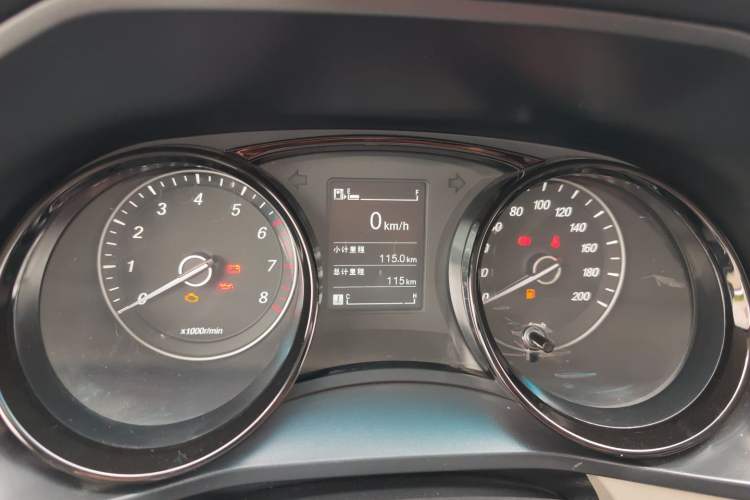 Used Wuling Zhengcheng 2021 1.5T Manual Luxury Version Odometer Close Up