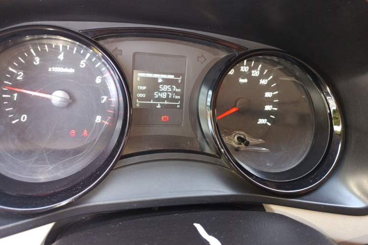 Used Wuling Zhengcheng 2021 1.5T Manual Comfort Version Odometer Close Up