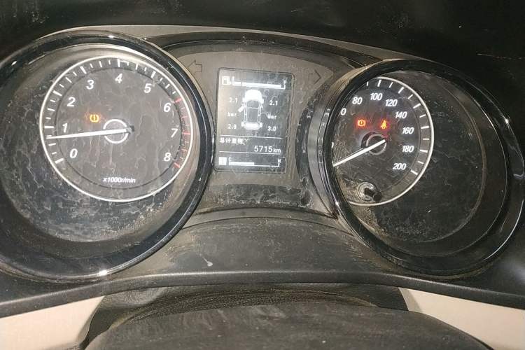 Used Wuling Zhengcheng 2021 1.5T Manual Luxury Version Odometer Close Up