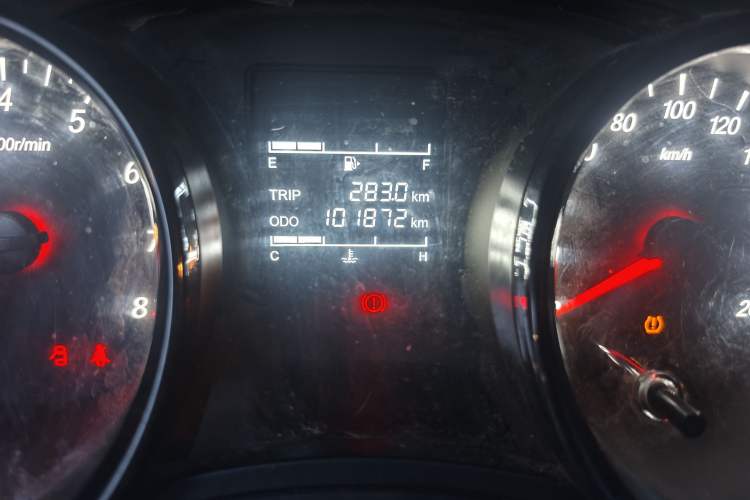 Used Wuling Zhengcheng 2021 1.5T Manual Comfort Version Odometer Close Up