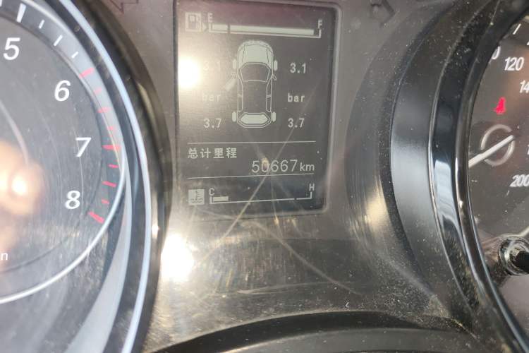 Used Wuling Zhengcheng 2021 1.5T Manual Luxury Version Odometer Close Up