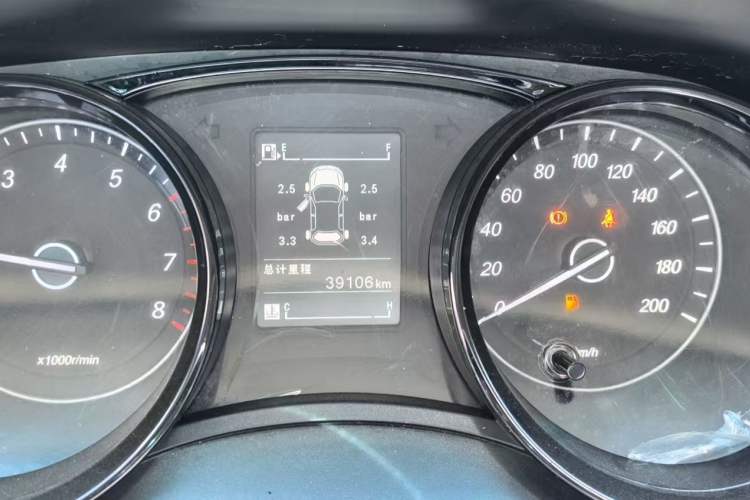 Used Wuling Zhengcheng 2021 1.5T Manual Luxury Version Odometer Close Up