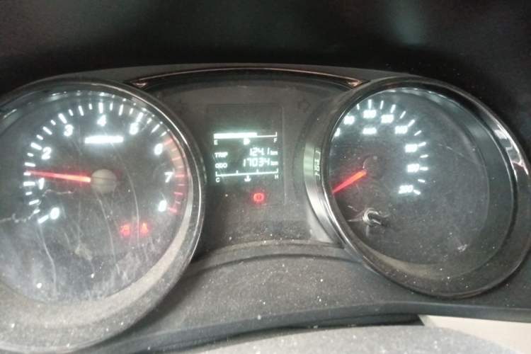 Used Wuling Zhengcheng 2021 1.5T Manual Comfort Version Odometer Close Up