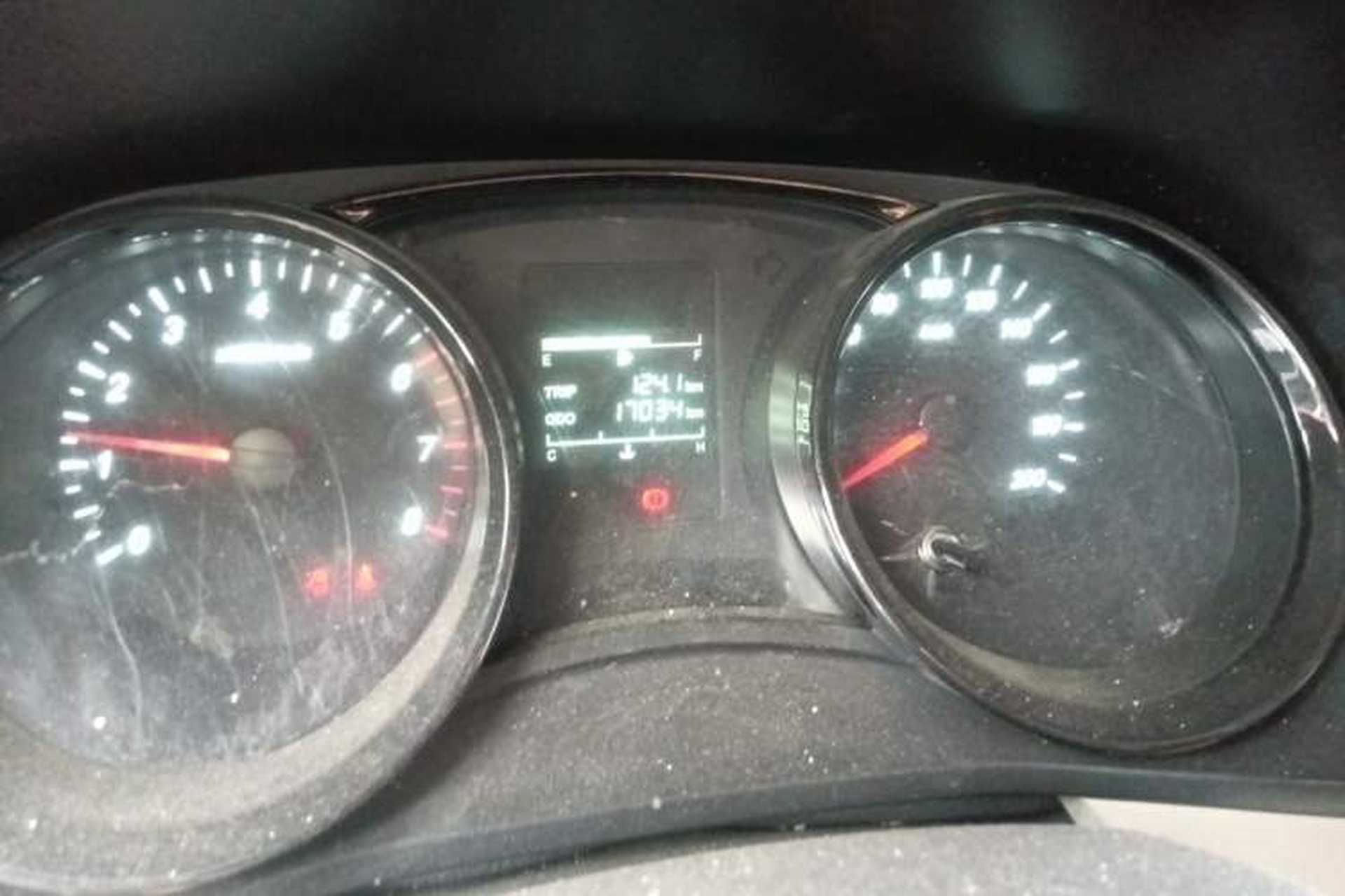 Used Wuling Zhengcheng 2021 1.5T Manual Comfort Version Odometer Close Up