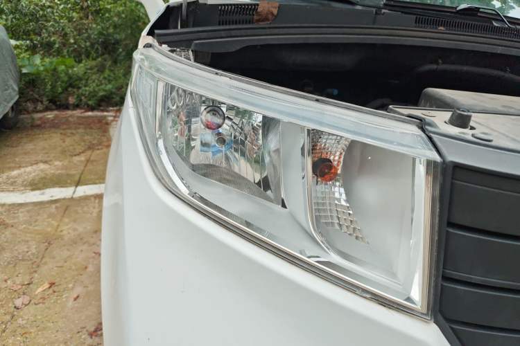 Used Wuling Zhengcheng 2021 1.5T Manual Comfort Version Right Front Headlight