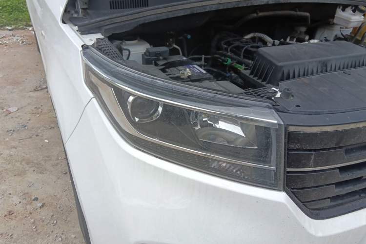 Used Wuling Zhengcheng 2021 1.5T Manual Luxury Version Right Front Headlight