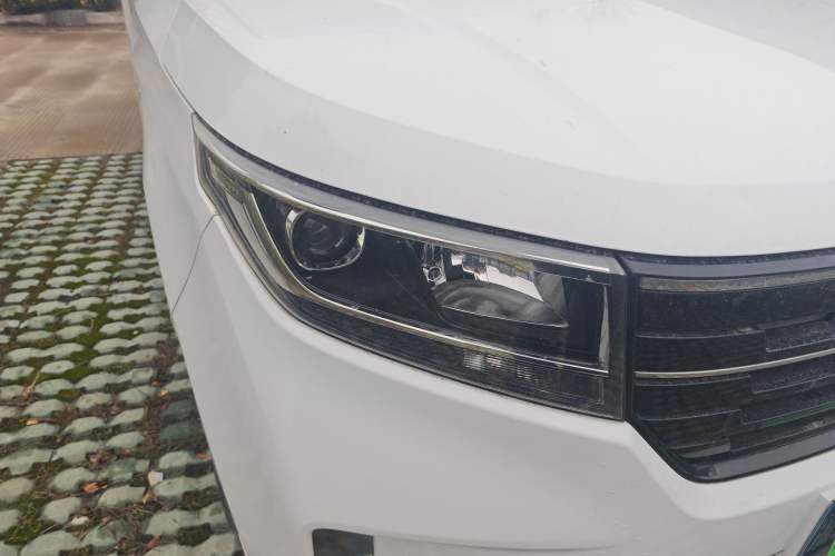Used Wuling Zhengcheng 2021 1.5T Manual Luxury Version Right Front Headlight