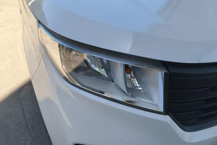 Used Wuling Zhengcheng 2021 1.5T Manual Comfort Version Right Front Headlight
