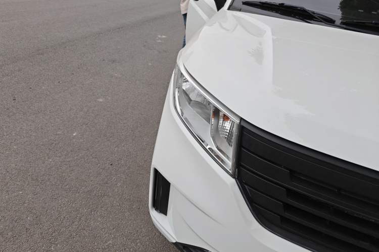 Used Wuling Zhengcheng 2021 1.5T Manual Comfort Version Right Front Headlight