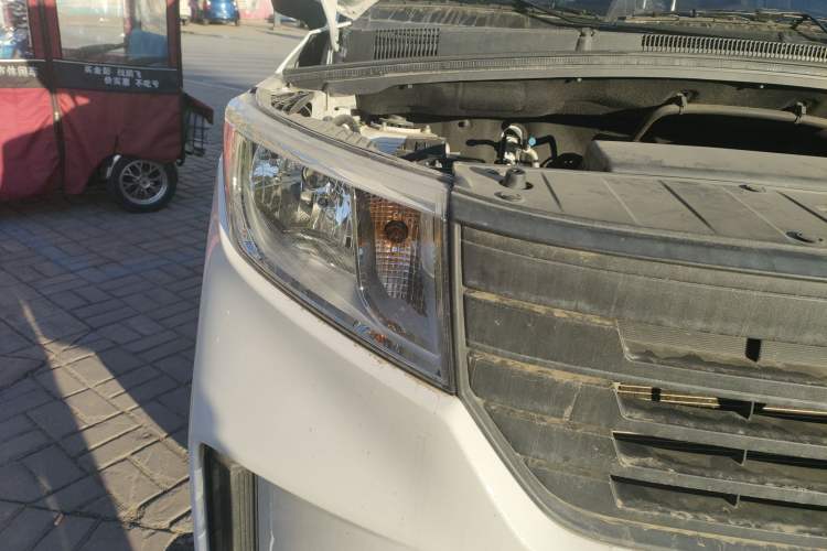 Used Wuling Zhengcheng 2021 1.5T Manual Comfort Version Right Front Headlight
