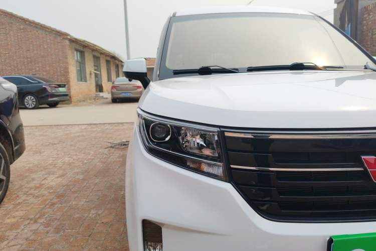 Used Wuling Zhengcheng 2021 1.5T Manual Luxury Version Right Front Headlight