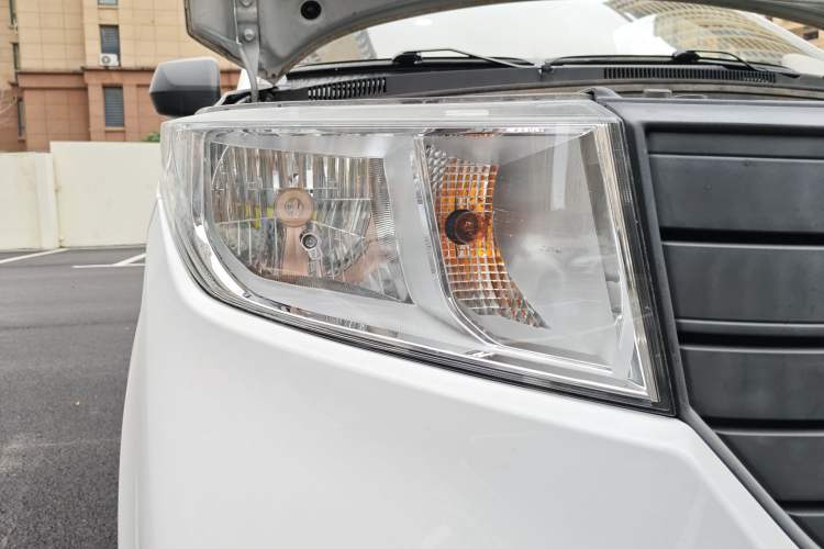 Used Wuling Zhengcheng 2021 1.5T Manual Comfort Version Right Front Headlight