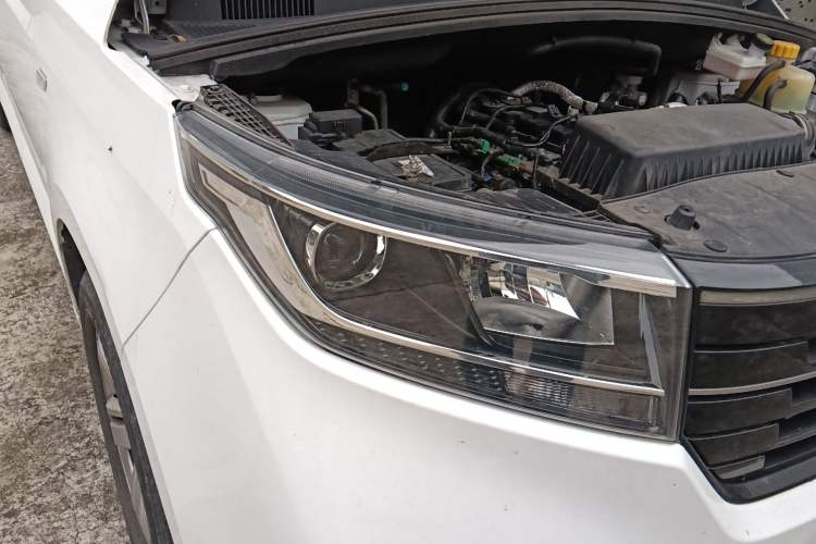 Used Wuling Zhengcheng 2021 1.5T Manual Luxury Version Right Front Headlight