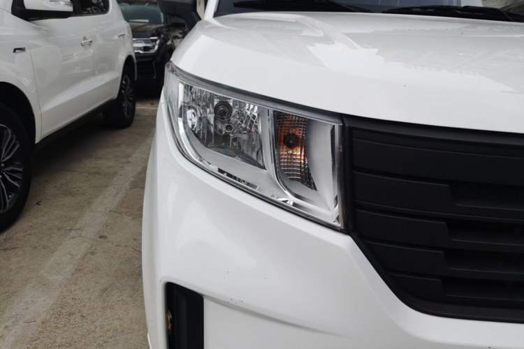 Used Wuling Zhengcheng 2021 1.5T Manual Comfort Version Right Front Headlight