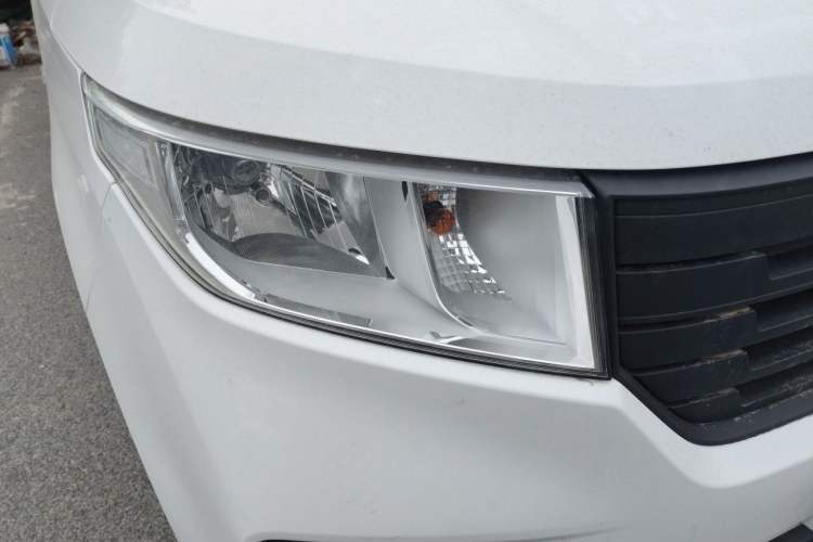 Used Wuling Zhengcheng 2021 1.5T Manual Comfort Version Right Front Headlight