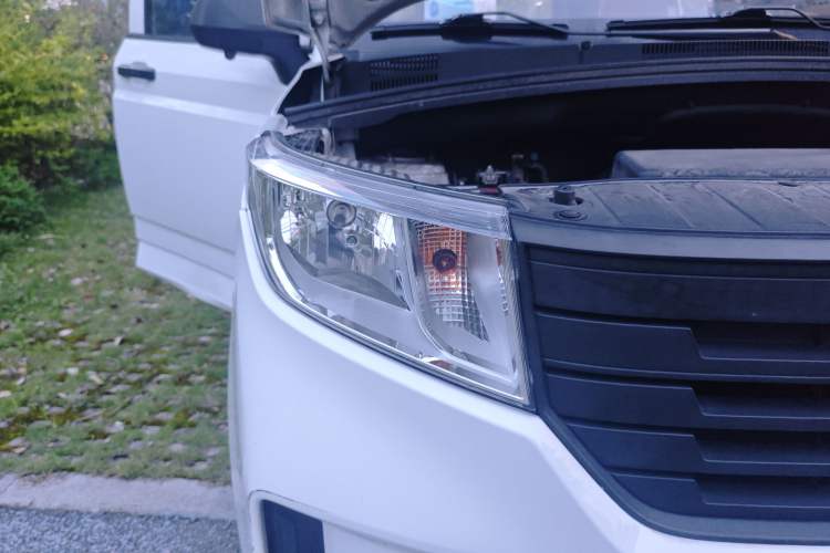 Used Wuling Zhengcheng 2021 1.5T Manual Comfort Version Right Front Headlight