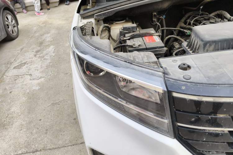 Used Wuling Zhengcheng 2021 1.5T Manual Luxury Version Right Front Headlight