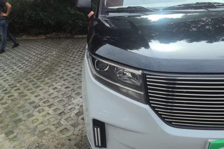 Used Wuling Zhengcheng 2021 1.5T Manual Comfort Version Right Front Headlight