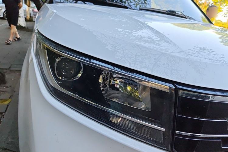 Used Wuling Zhengcheng 2021 1.5T Manual Luxury Version Right Front Headlight