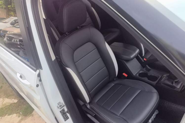 Used Wuling Zhengcheng 2021 1.5T Manual Luxury Version Right Front Seat