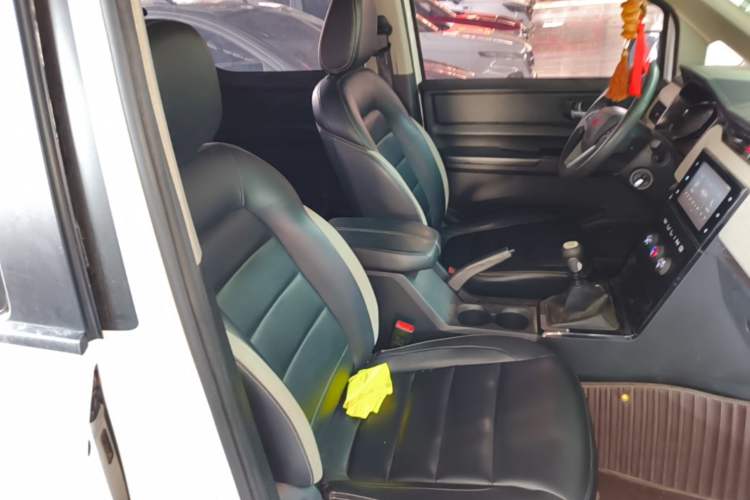 Used Wuling Zhengcheng 2021 1.5T Manual Luxury Version Right Front Seat
