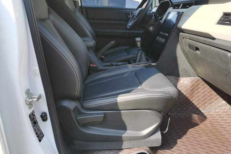 Used Wuling Zhengcheng 2021 1.5T Manual Luxury Version Right Front Seat