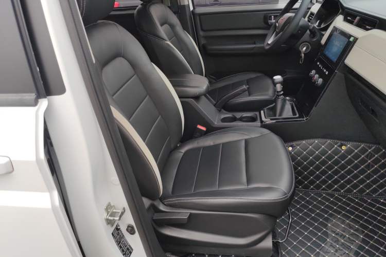 Used Wuling Zhengcheng 2021 1.5T Manual Luxury Version Right Front Seat