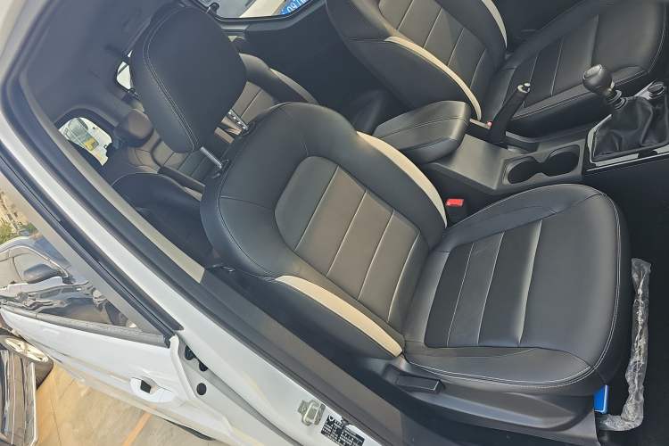 Used Wuling Zhengcheng 2021 1.5T Manual Luxury Version Right Front Seat