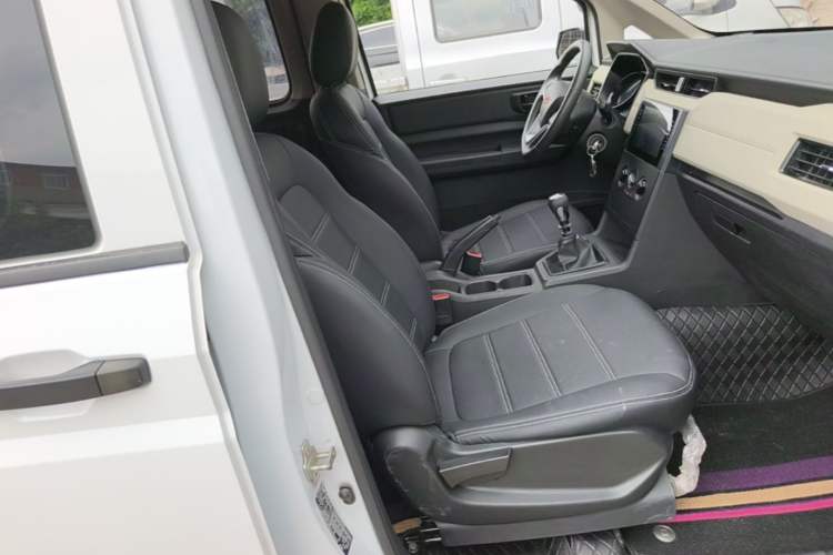 Used Wuling Zhengcheng 2021 1.5T Manual Comfort Version Right Front Seat