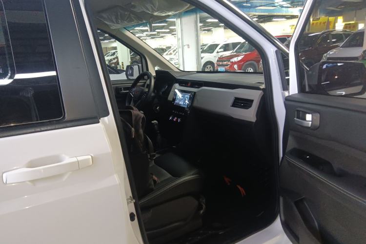 Used Wuling Zhengcheng 2021 1.5T Manual Luxury Version Right Front Seat