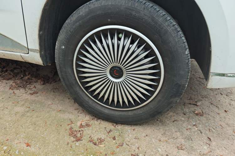 Used Wuling Zhengcheng 2021 1.5T Manual Comfort Version Right Front Wheel Hub