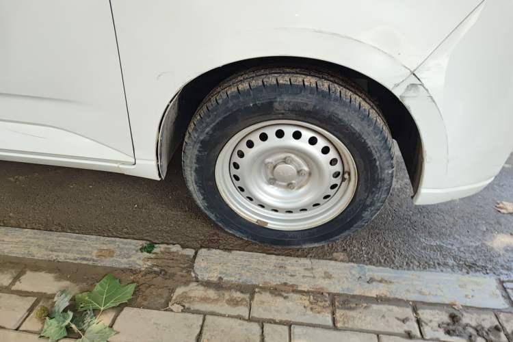 Used Wuling Zhengcheng 2021 1.5T Manual Comfort Version Right Front Wheel Hub