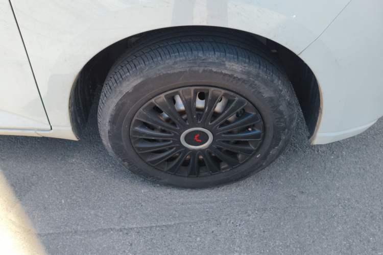 Used Wuling Zhengcheng 2021 1.5T Manual Comfort Version Right Front Wheel Hub