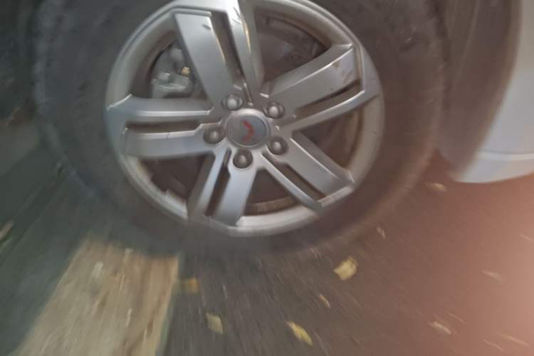 Used Wuling Zhengcheng 2021 1.5T Manual Luxury Version Right Front Wheel Hub