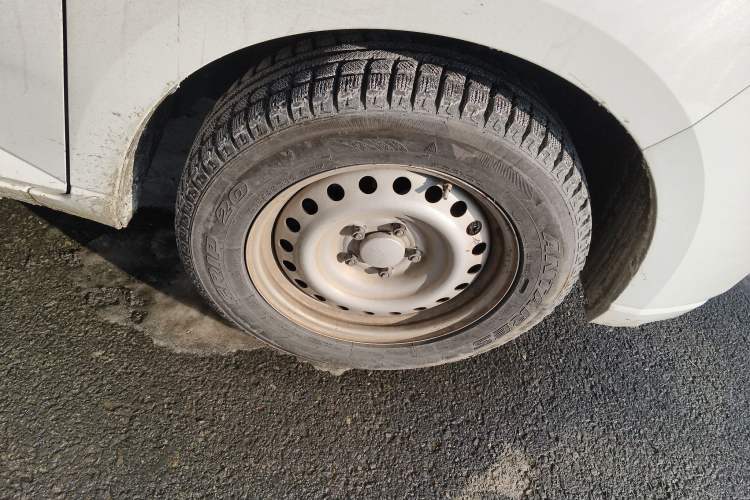 Used Wuling Zhengcheng 2021 1.5T Manual Comfort Version Right Front Wheel Hub