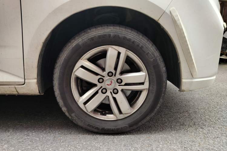 Used Wuling Zhengcheng 2021 1.5T Manual Luxury Version Right Front Wheel Hub