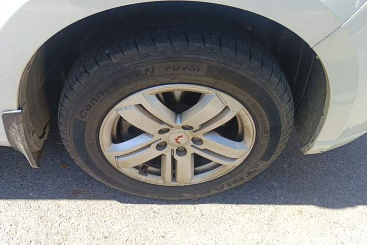 Used Wuling Zhengcheng 2021 1.5T Manual Comfort Version Right Front Wheel Hub
