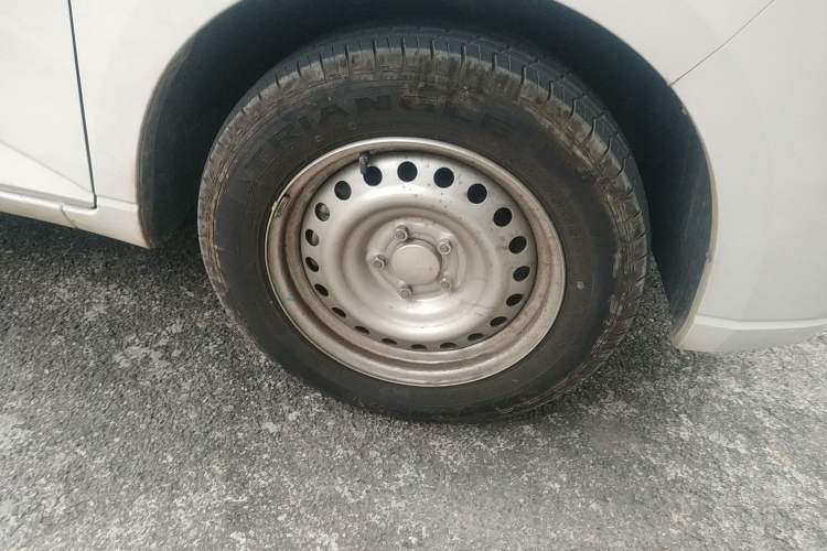 Used Wuling Zhengcheng 2021 1.5T Manual Luxury Version Right Front Wheel Hub