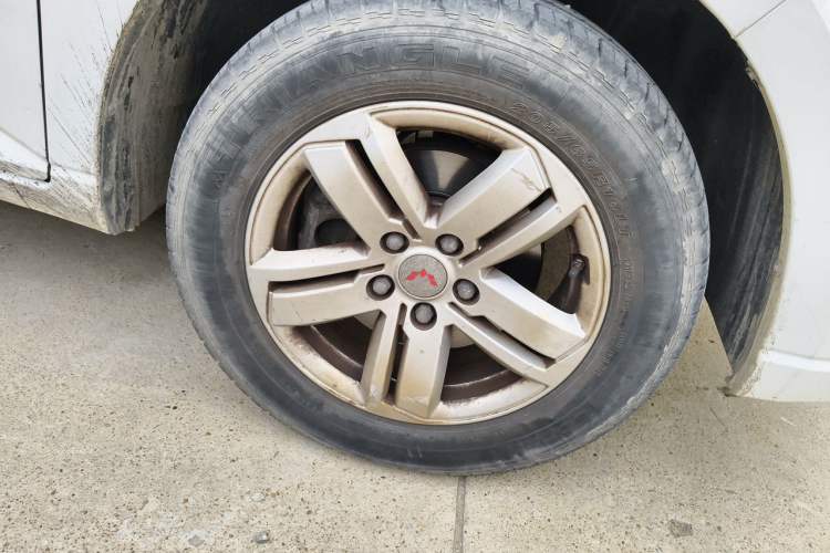 Used Wuling Zhengcheng 2021 1.5T Manual Luxury Version Right Front Wheel Hub