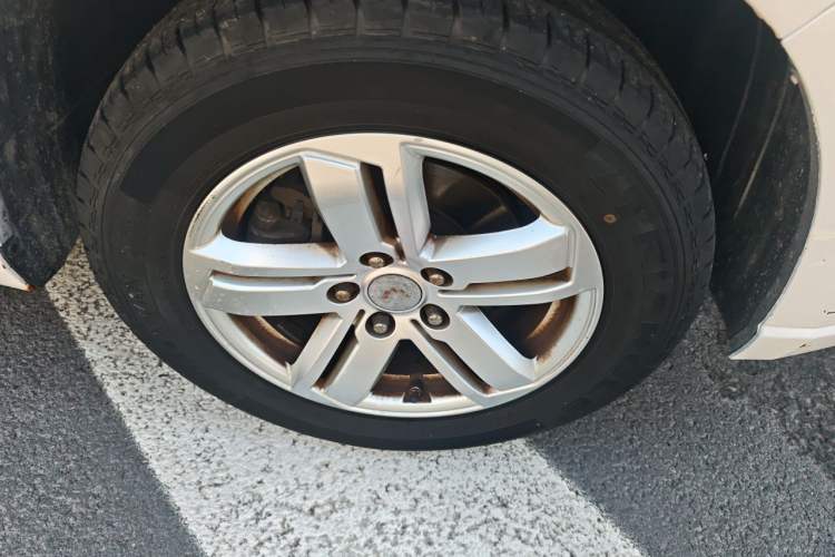 Used Wuling Zhengcheng 2021 1.5T Manual Comfort Version Right Front Wheel Hub