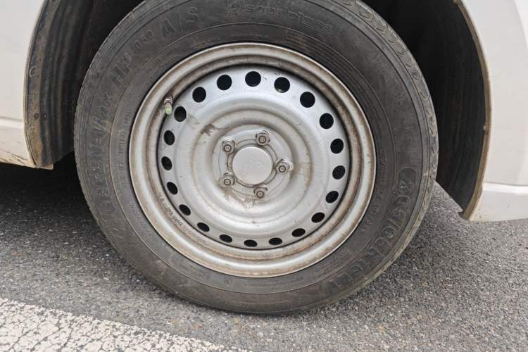 Used Wuling Zhengcheng 2021 1.5T Manual Comfort Version Right Front Wheel Hub