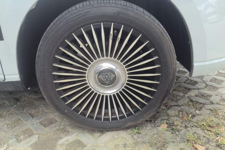 Used Wuling Zhengcheng 2021 1.5T Manual Comfort Version Right Front Wheel Hub