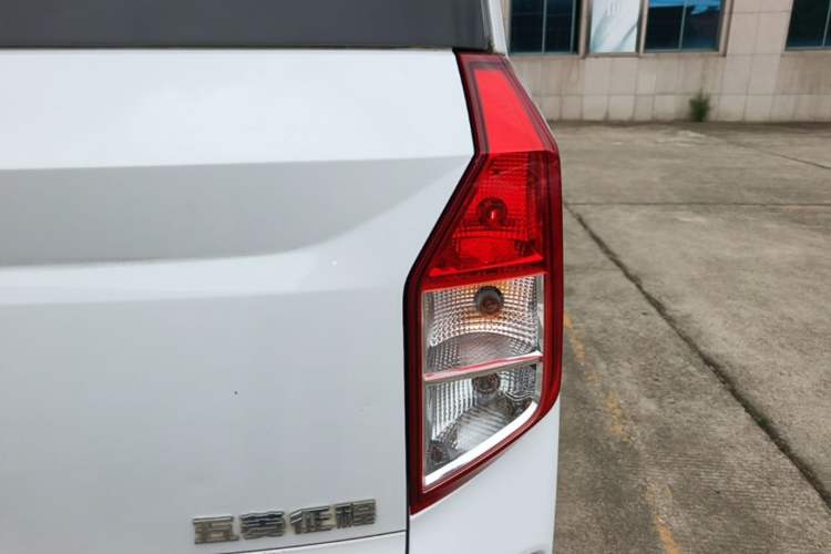 Used Wuling Zhengcheng 2021 1.5T Manual Comfort Version Right Rear Taillight