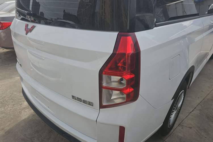 Used Wuling Zhengcheng 2021 1.5T Manual Luxury Version Right Rear Taillight
