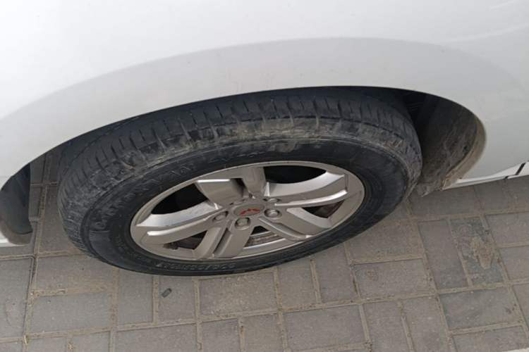 Used Wuling Zhengcheng 2021 1.5T Manual Luxury Version Right Rear Wheel Hub