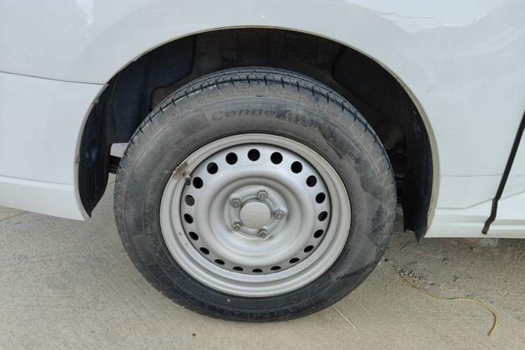 Used Wuling Zhengcheng 2021 1.5T Manual Comfort Version Right Rear Wheel Hub