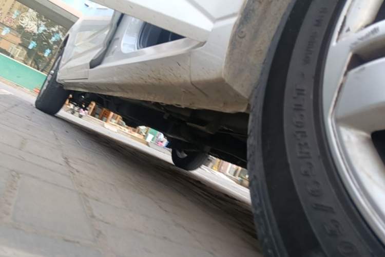 Used Wuling Zhengcheng 2021 1.5T Manual Luxury Version Right Side Sill
